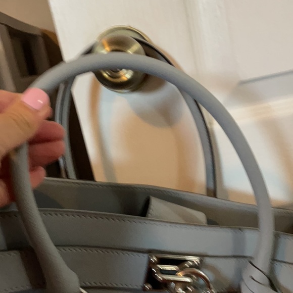 Michael Kors Baby Blue Bag w/ Quilted wallet - Picture 8 of 11